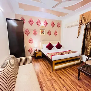 Paras - Karol Bagh Hotel
